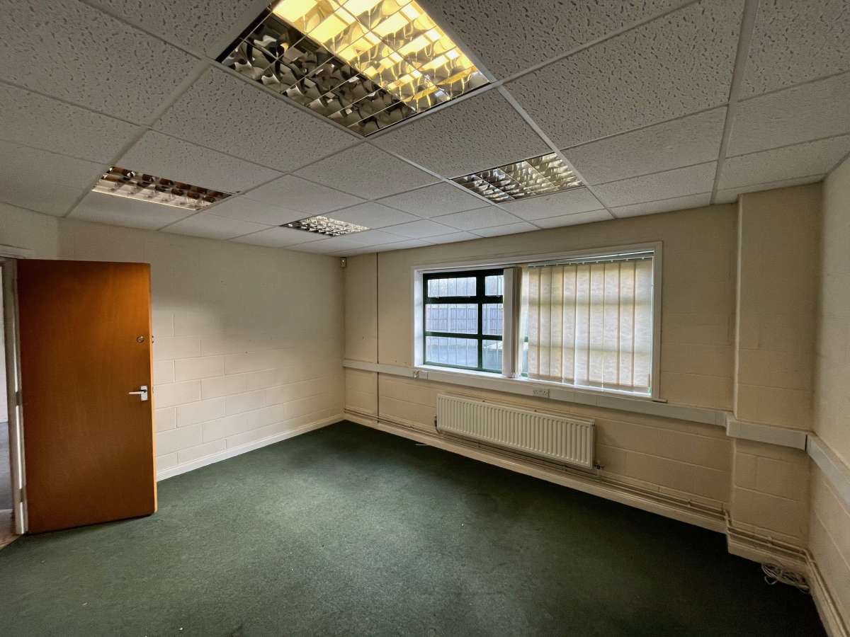Industrial Unit in Coalville - photo 4