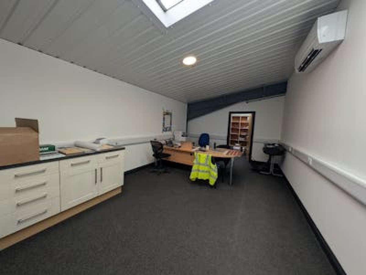 Industrial Unit in Andover - photo 4