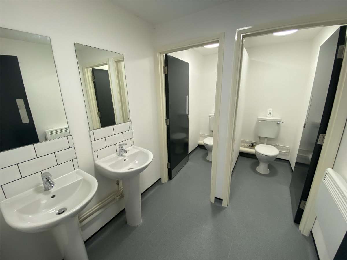 Industrial Unit in Eastbourne - photo 4