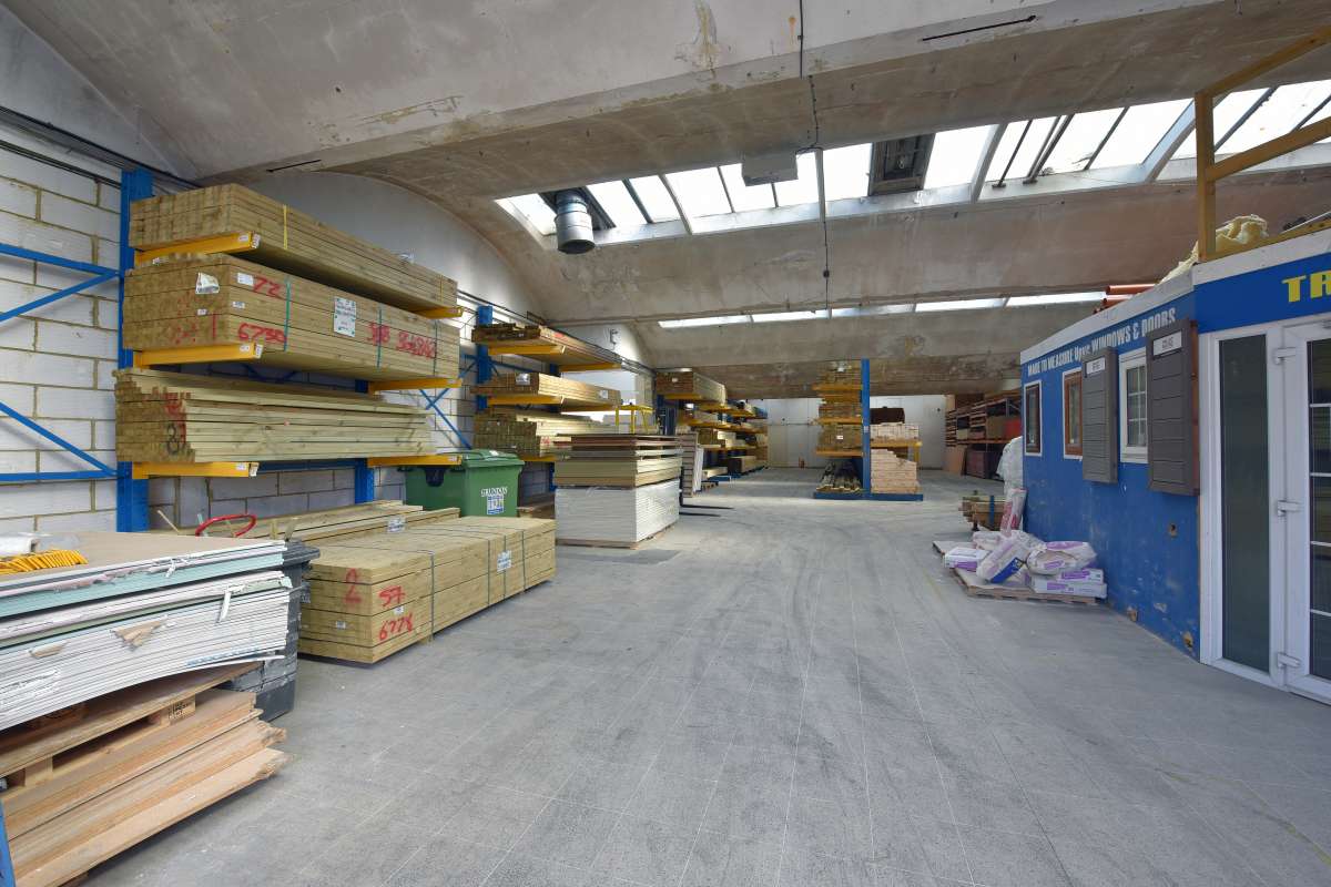 Industrial Unit in Crawley - photo 3