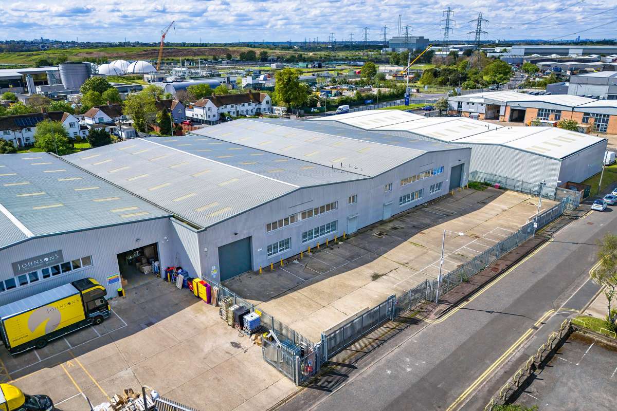Industrial Unit in Croydon - photo 2