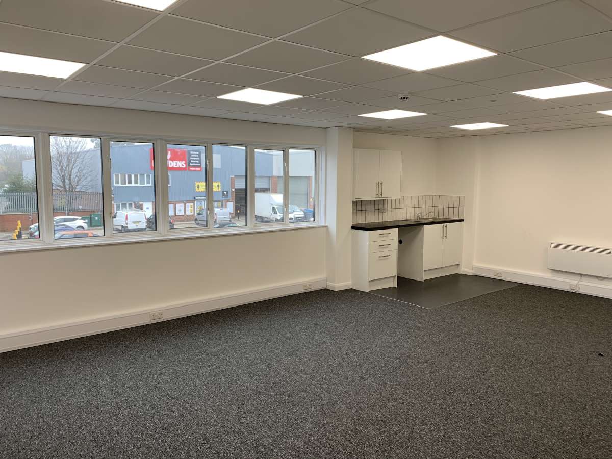 Industrial Unit in Croydon - photo 3