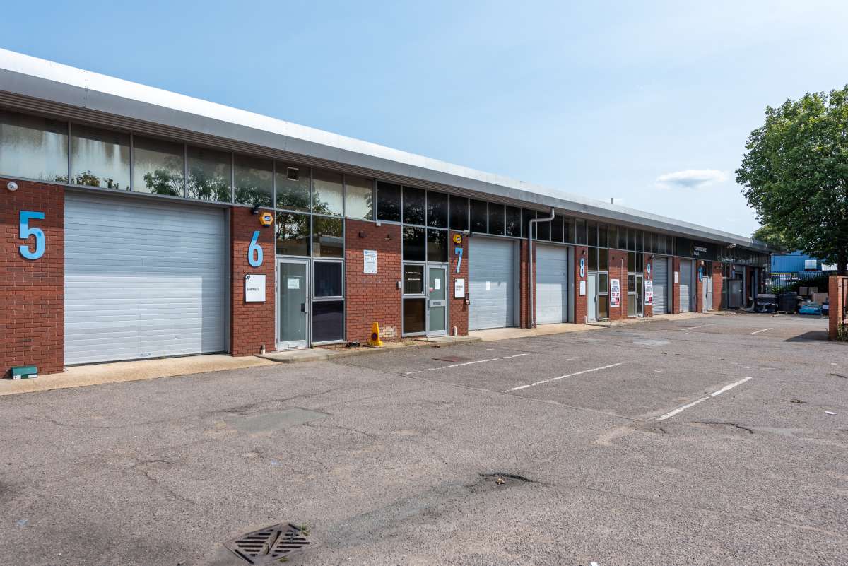 Industrial Unit in Croydon - photo 2