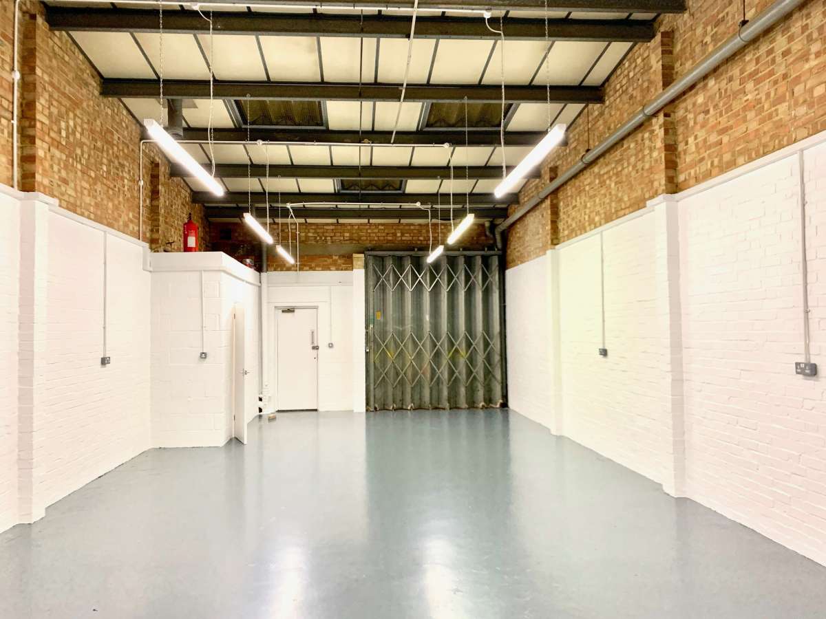 Industrial Unit in West Norwood - photo 3