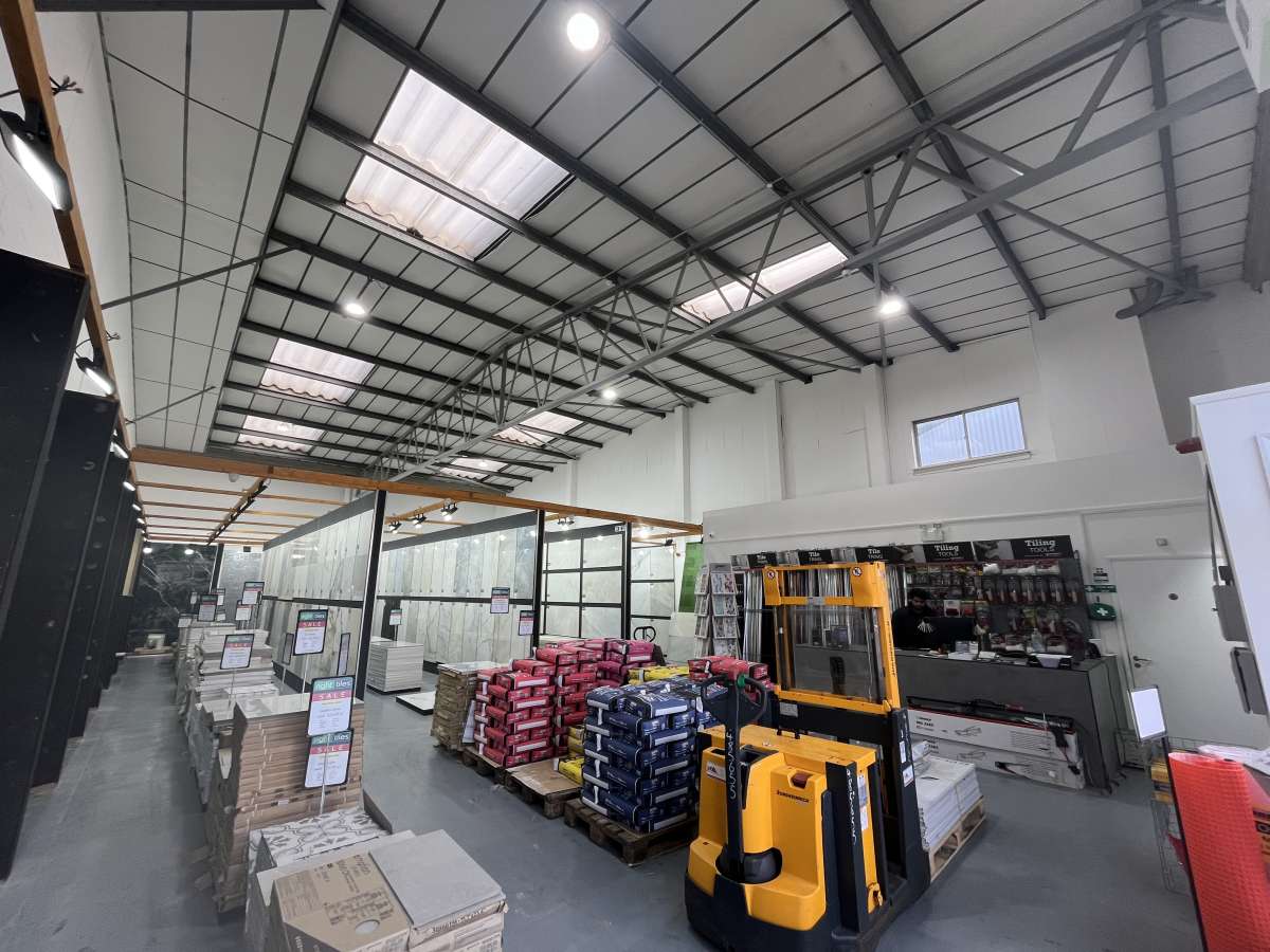 Industrial Unit in Crawley - photo 2