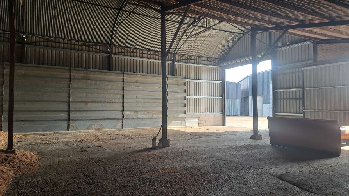 Industrial Unit in St Neots - photo 4