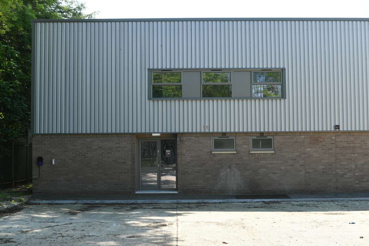 Industrial Unit in Nursling - photo 2