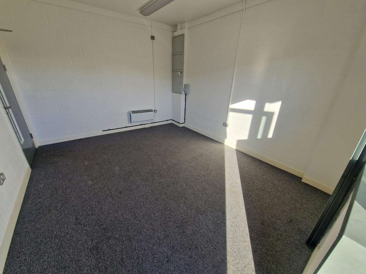 Industrial Unit in Portsmouth - photo 2