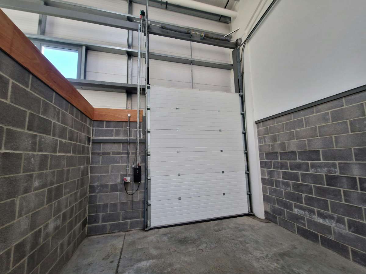 Industrial Unit in Portsmouth - photo 4