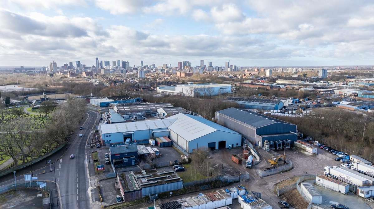 Industrial Unit in Manchester - photo 2