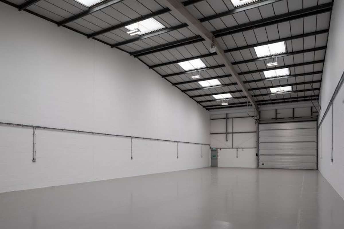 Industrial Unit in Basingstoke - photo 2