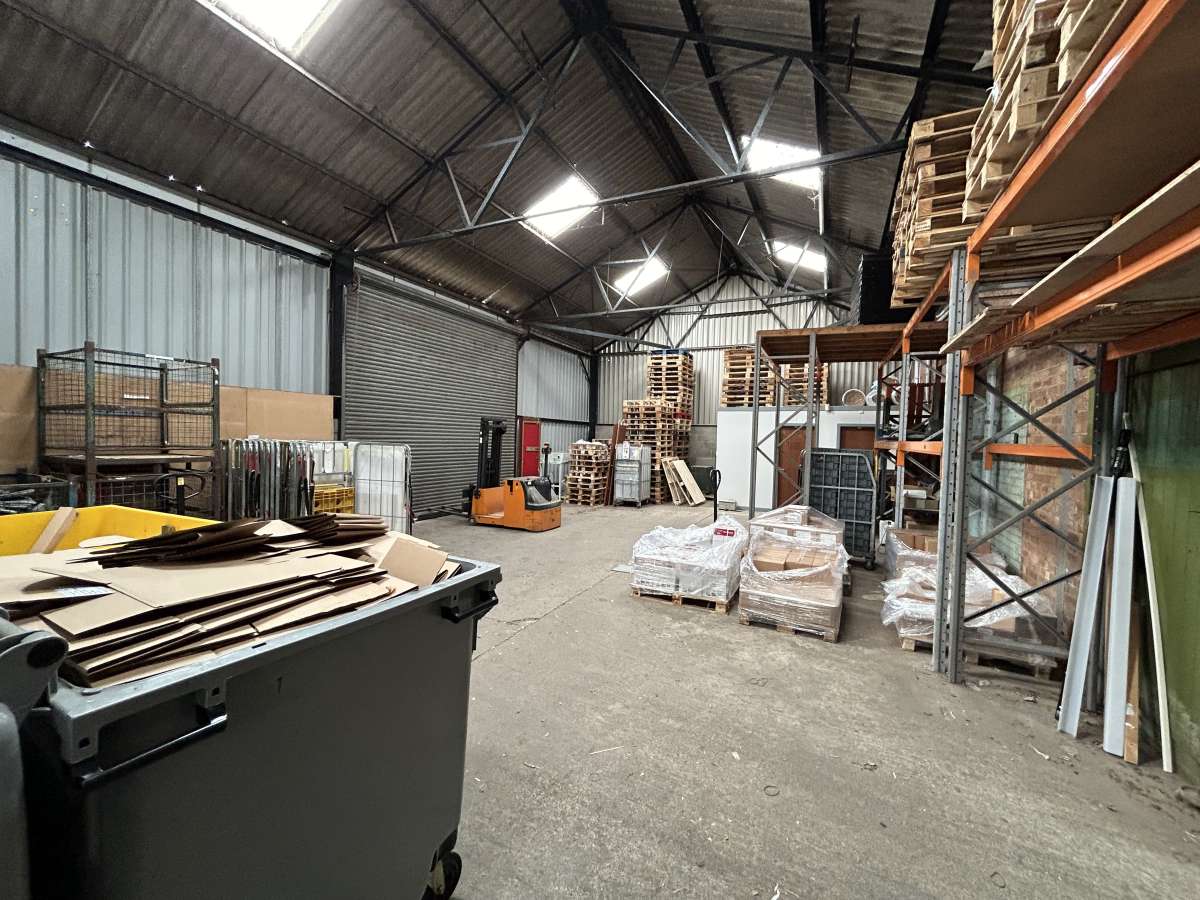 Industrial Unit in Manchester - photo 3