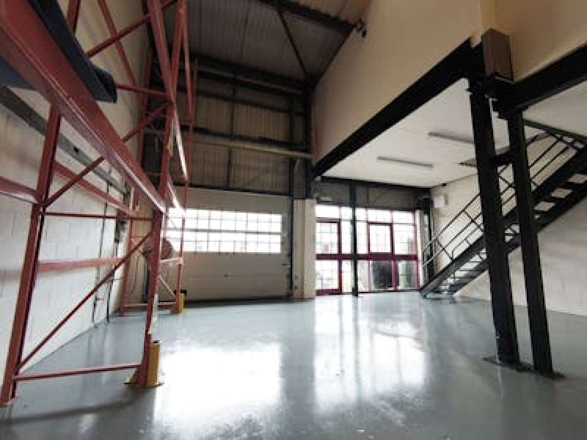 Industrial Unit in Southampton - photo 2