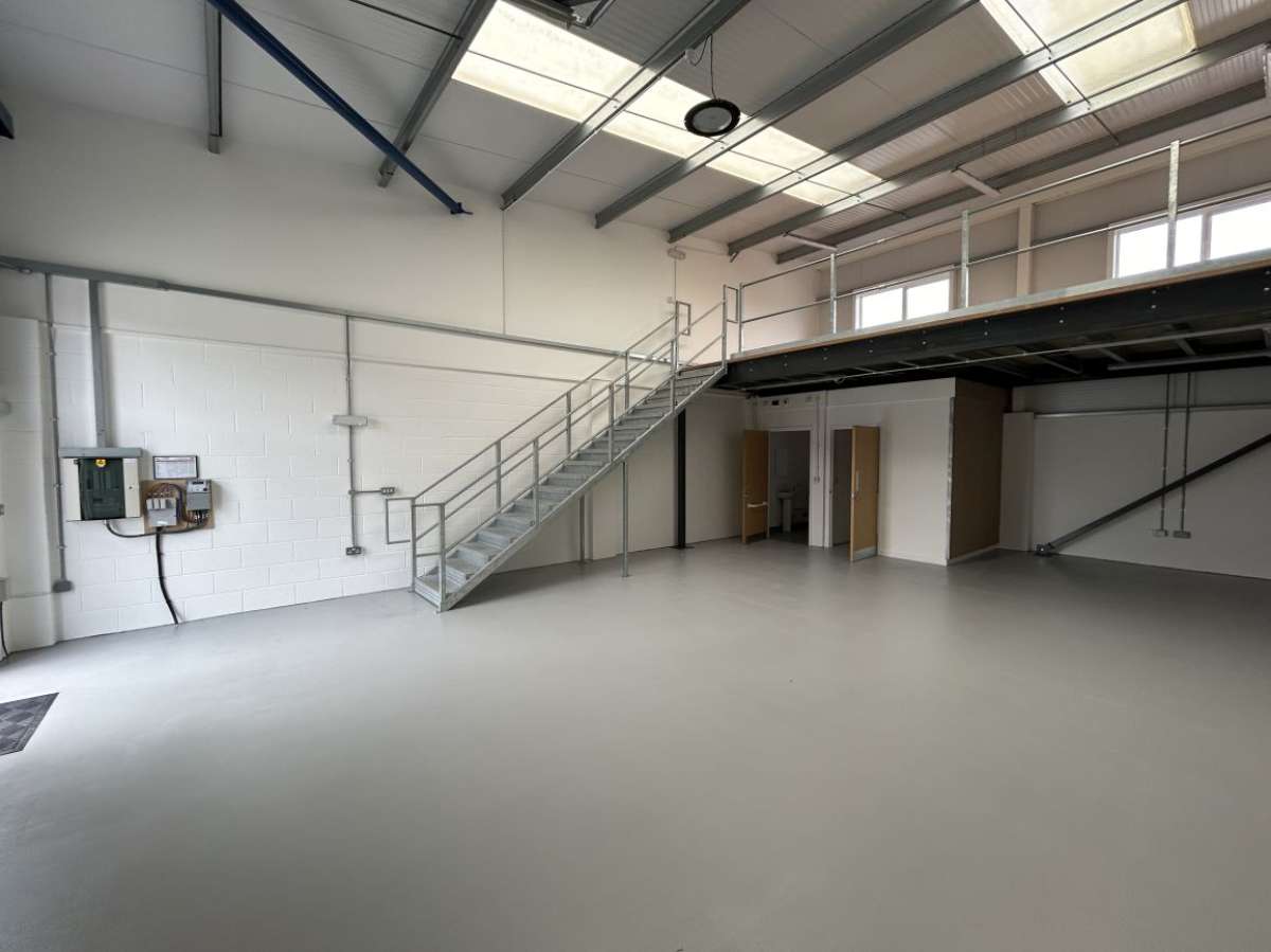Industrial Unit in Plymouth - photo 3