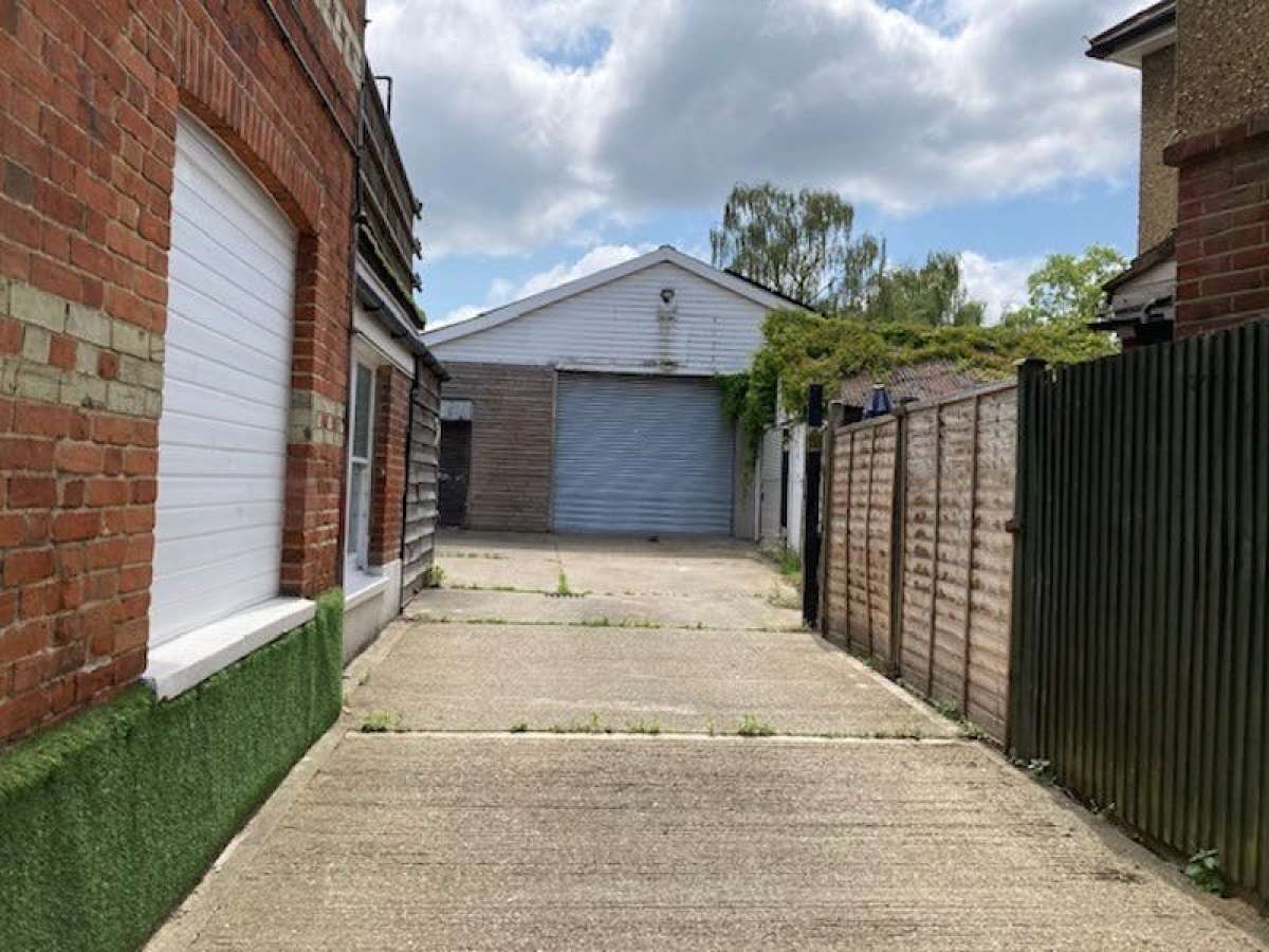 Industrial Unit in Bagshot - photo 3