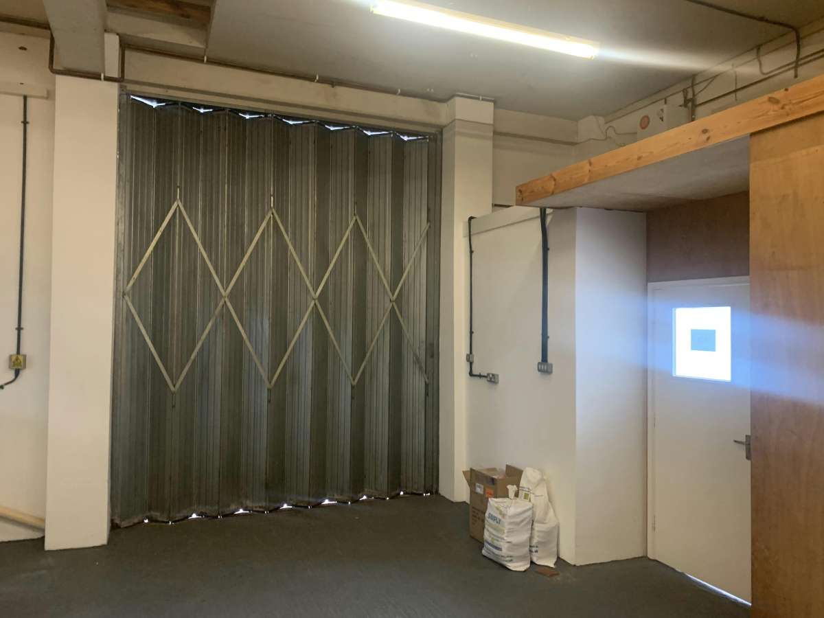 Industrial Unit in Petersfield - photo 2