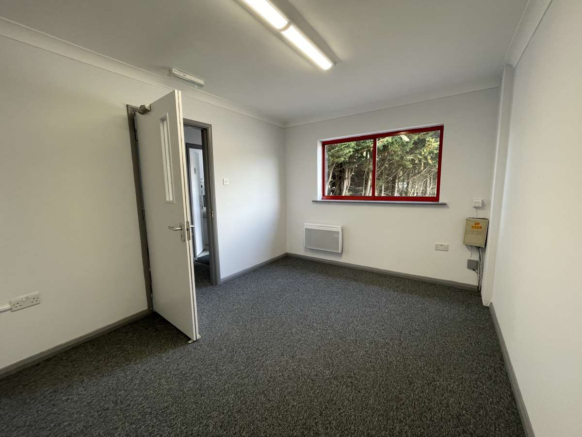 Industrial Unit in Bury St Edmunds - photo 3