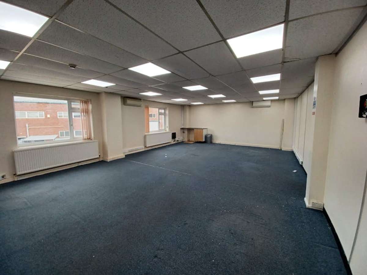 Industrial Unit in Sunbury-on-Thames - photo 3