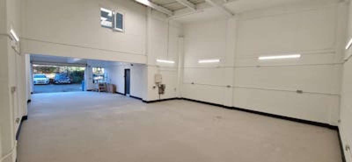 Industrial Unit in Southampton - photo 2