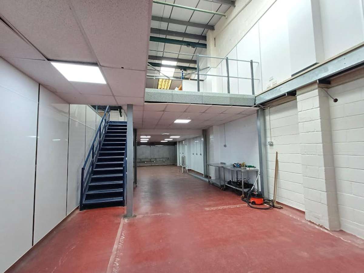 Industrial Unit in Crawley - photo 2