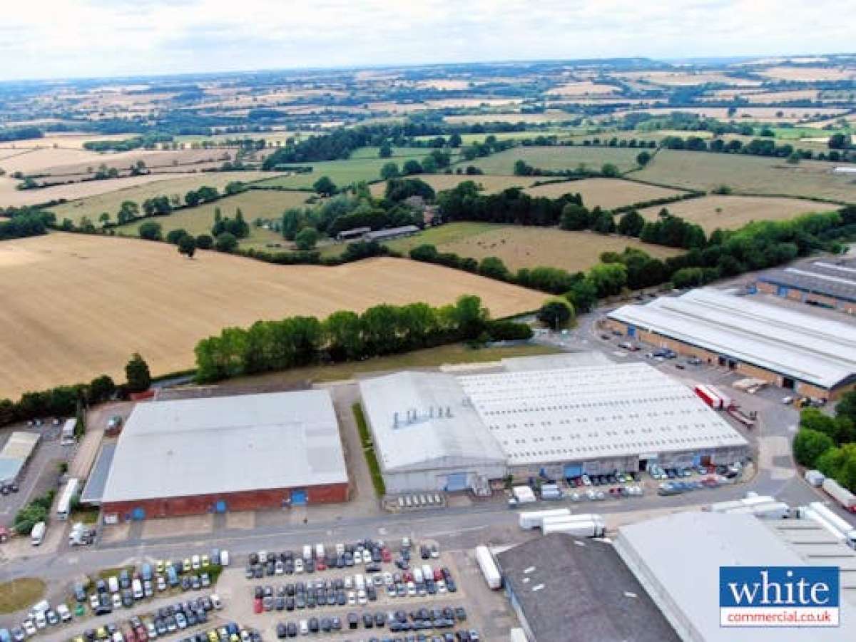 Industrial Unit in Chipping Warden - photo 2