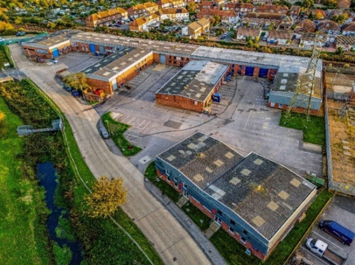 Industrial Unit in Worthing - photo 2
