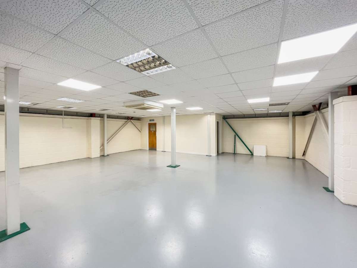 Industrial Unit in Verwood - photo 2