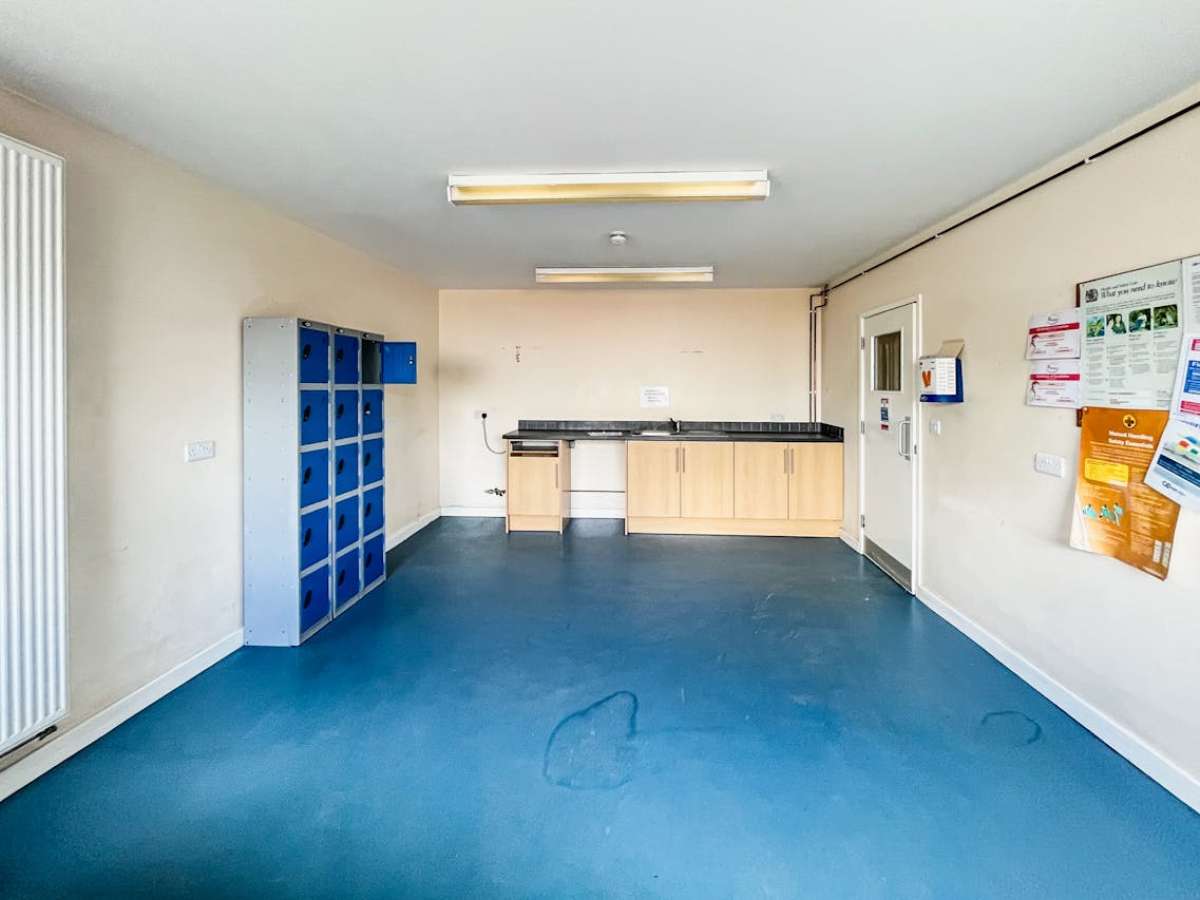 Industrial Unit in Blandford Forum - photo 4