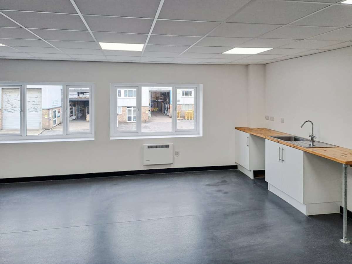 Industrial Unit in Poole - photo 3