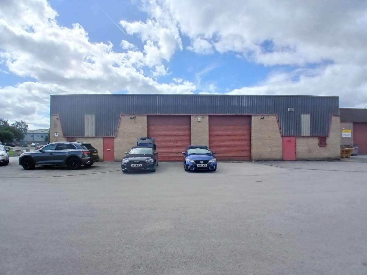 Industrial Unit in Bradford - photo 2