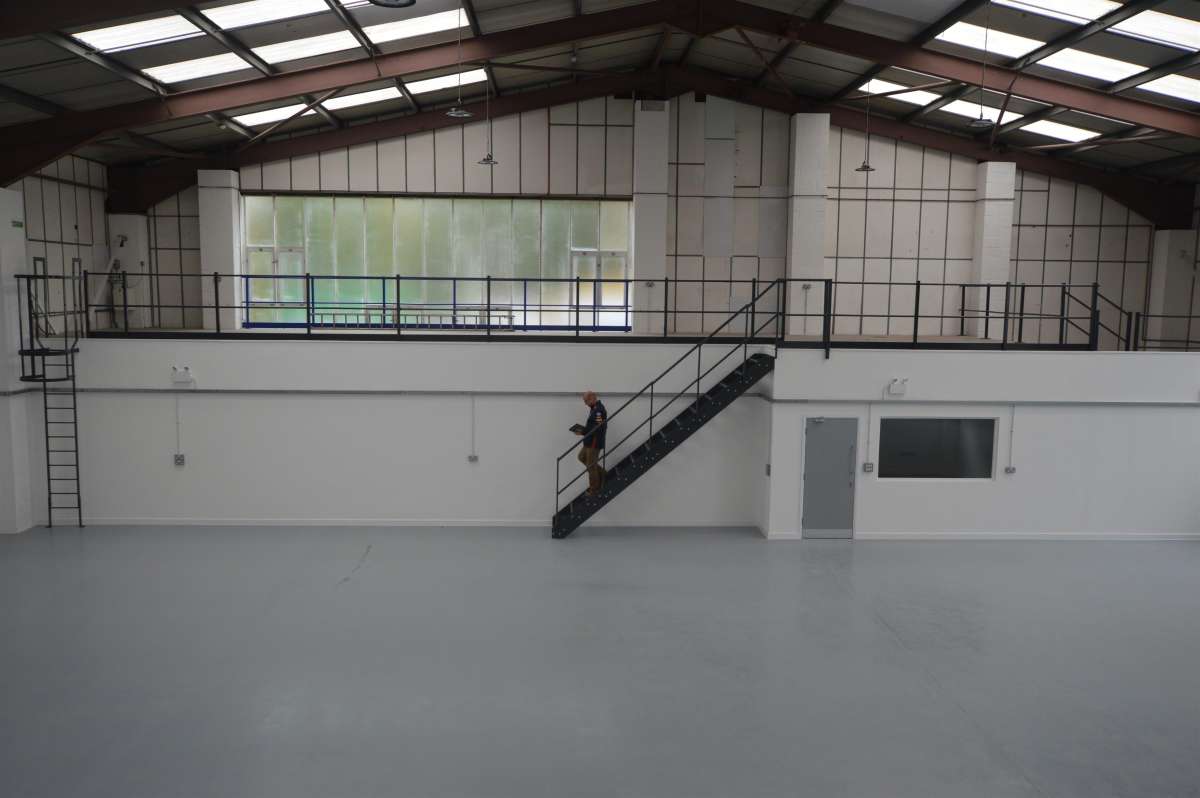 Industrial Unit in South Croydon - photo 3