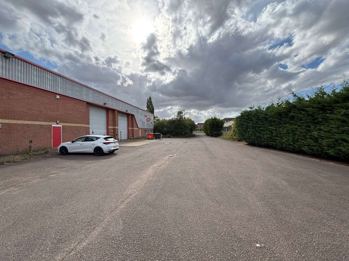 Industrial Unit in Market Harborough - photo 2