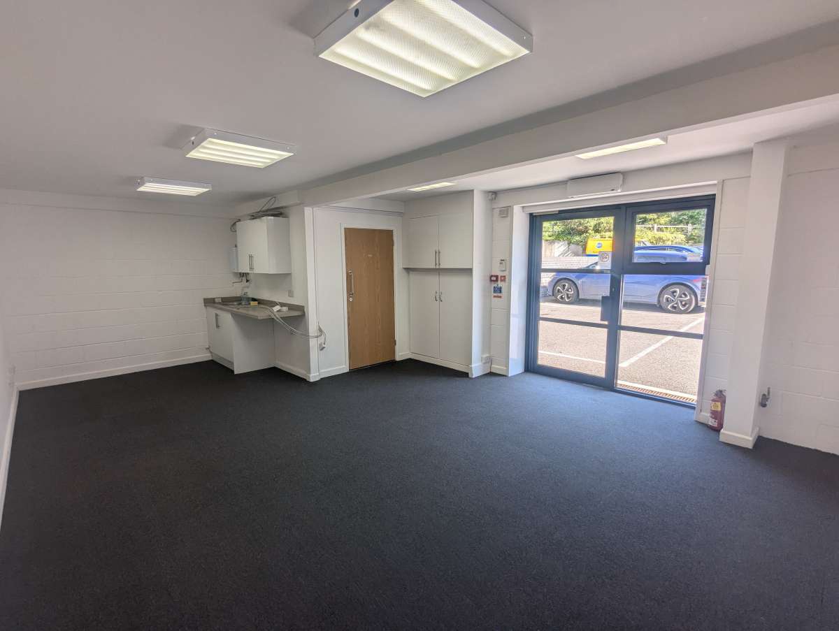 Industrial Unit in Havant - photo 3