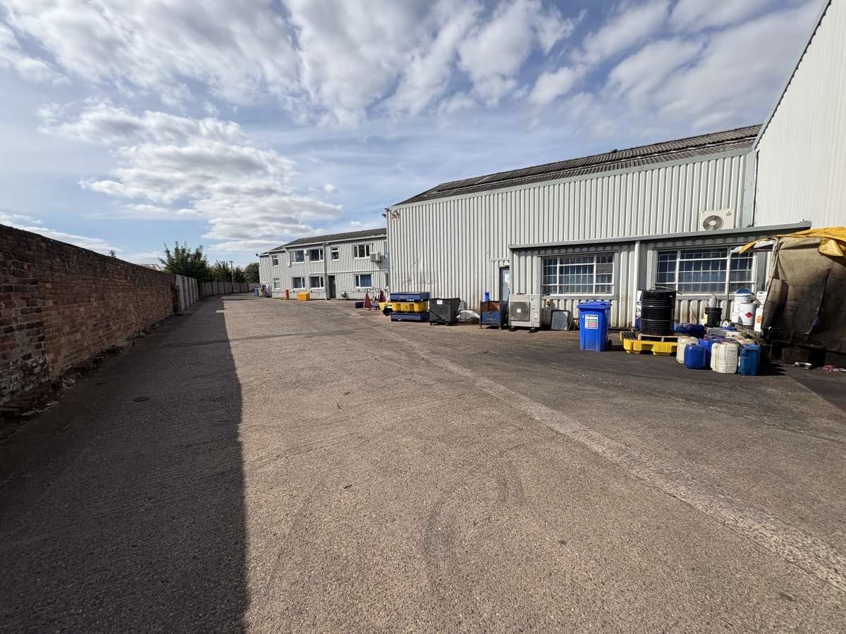 Industrial Unit in Wolverhampton - photo 2