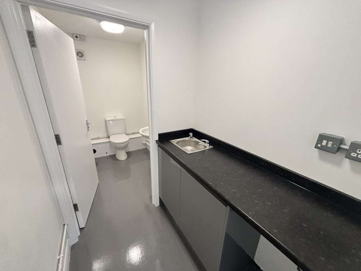 Industrial Unit in Portsmouth - photo 4