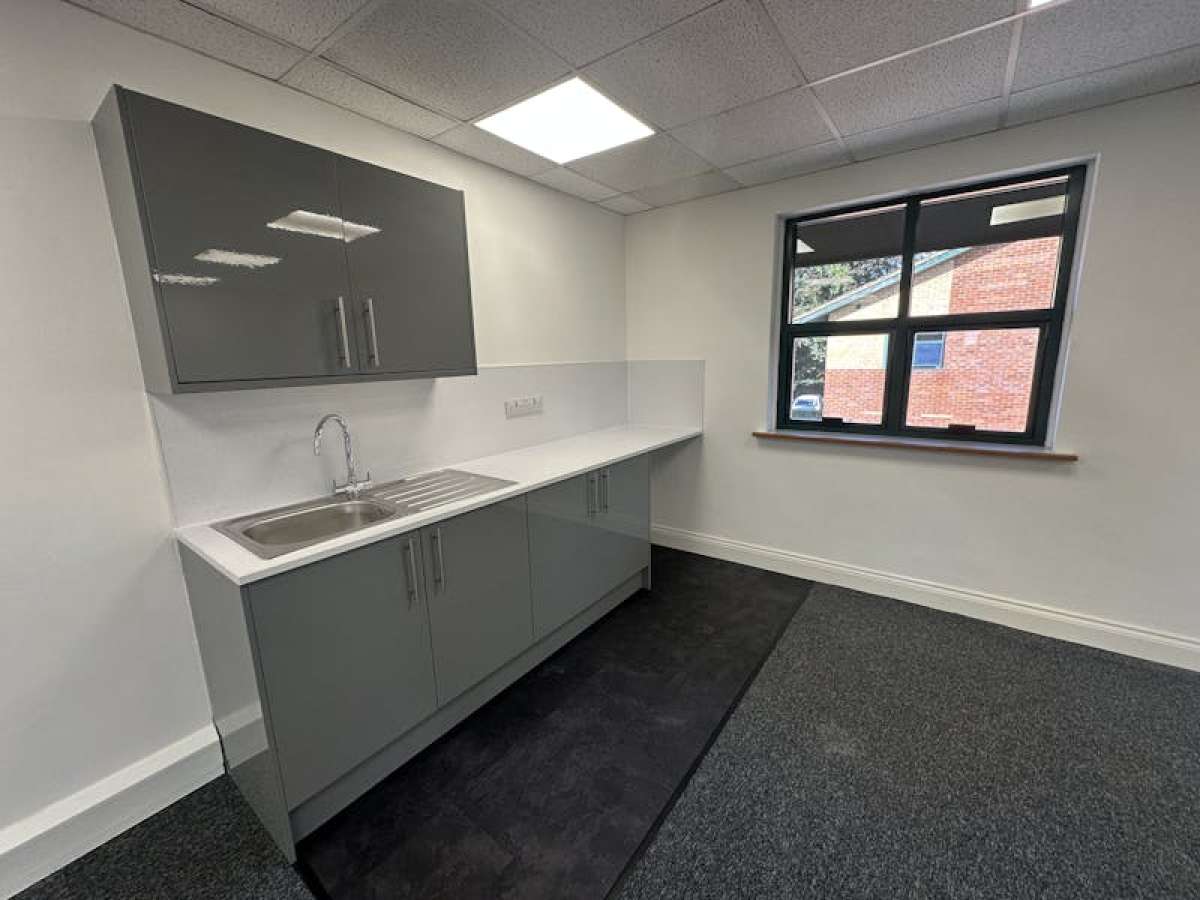 Office in Farnham - photo 4