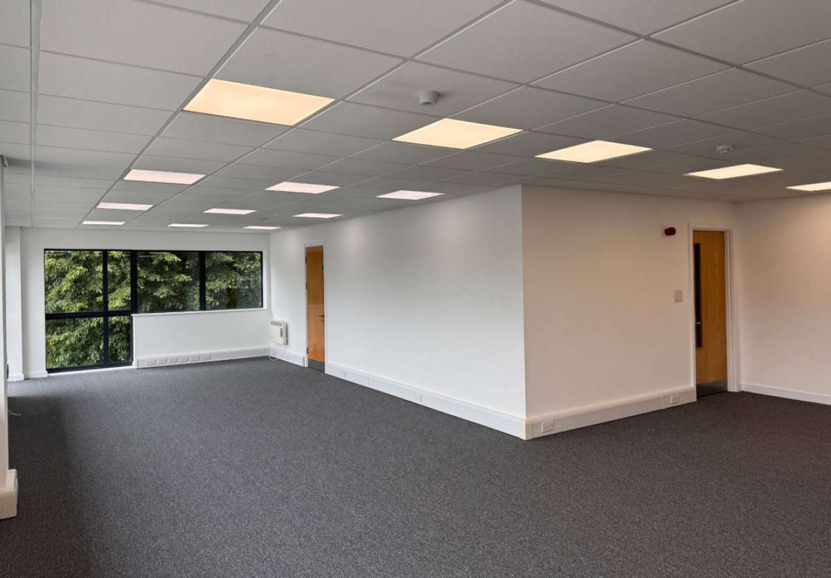 Industrial Unit in Croydon - photo 2