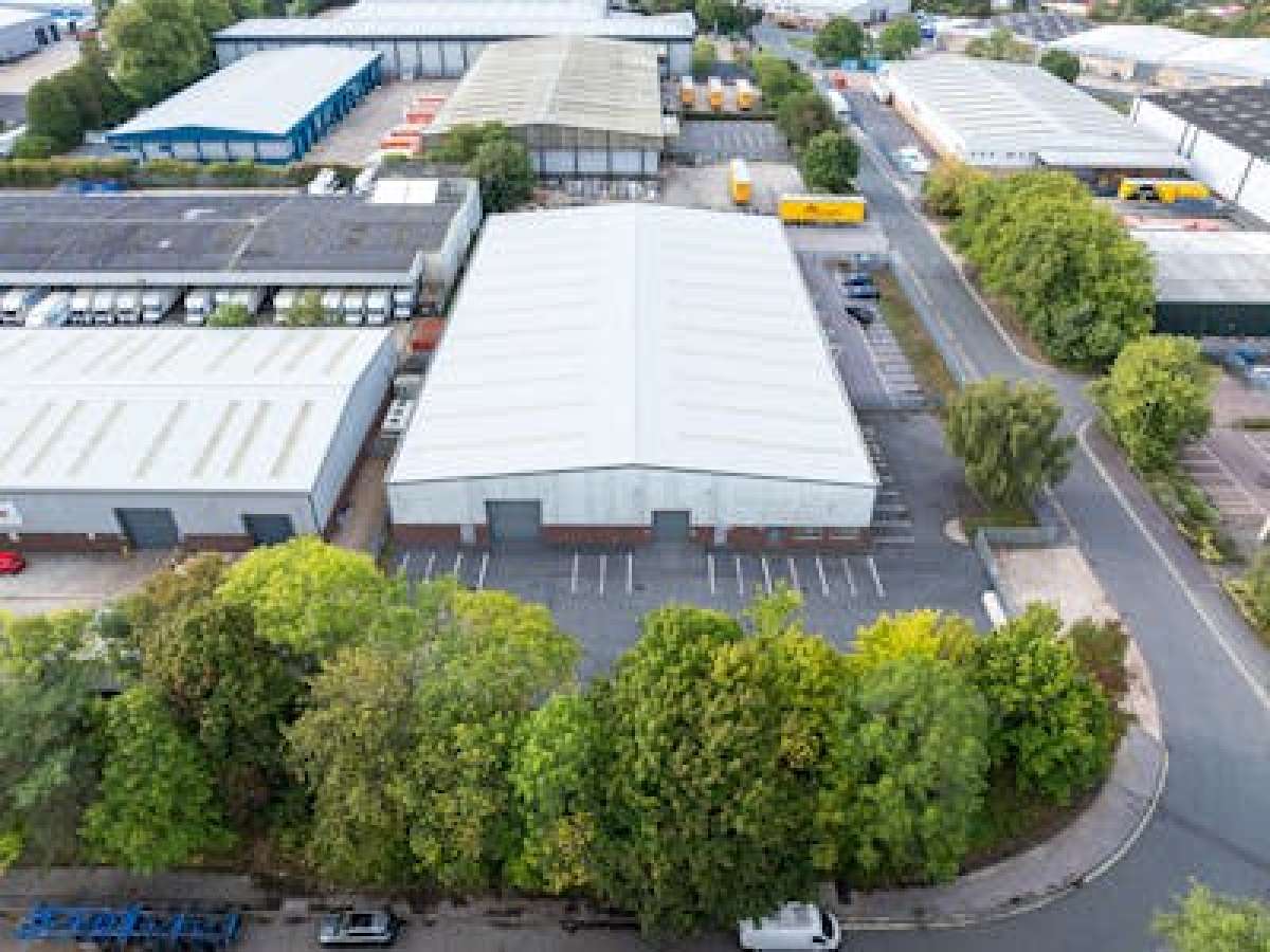 Industrial Unit in Southampton - photo 2