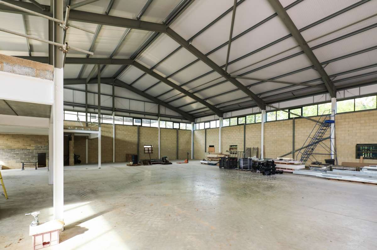Industrial Unit in Carterton - photo 2