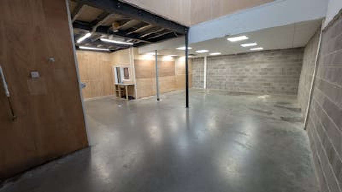 Industrial Unit in Southampton - photo 2