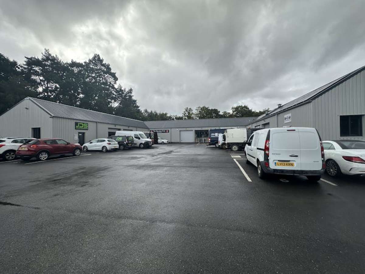 Industrial Unit in Normandy - photo 2