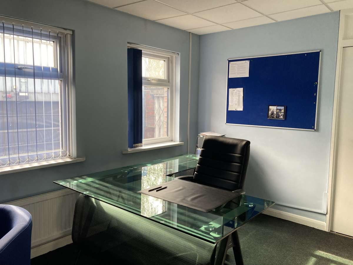 Industrial Unit in Sheffield - photo 4