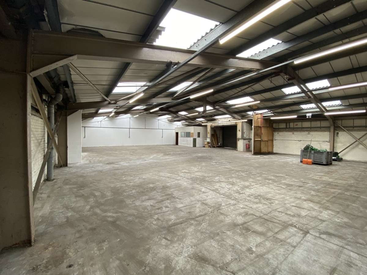 Industrial Unit in West Bromwich - photo 3