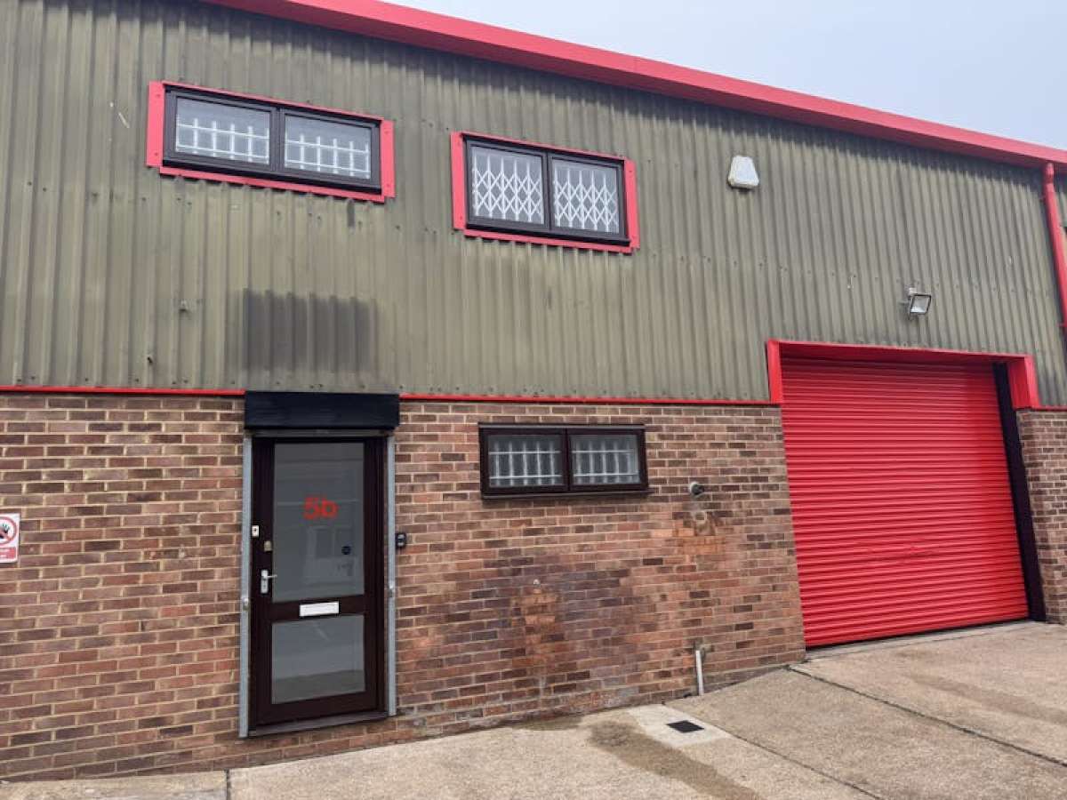 Industrial Unit in Woking - photo 2