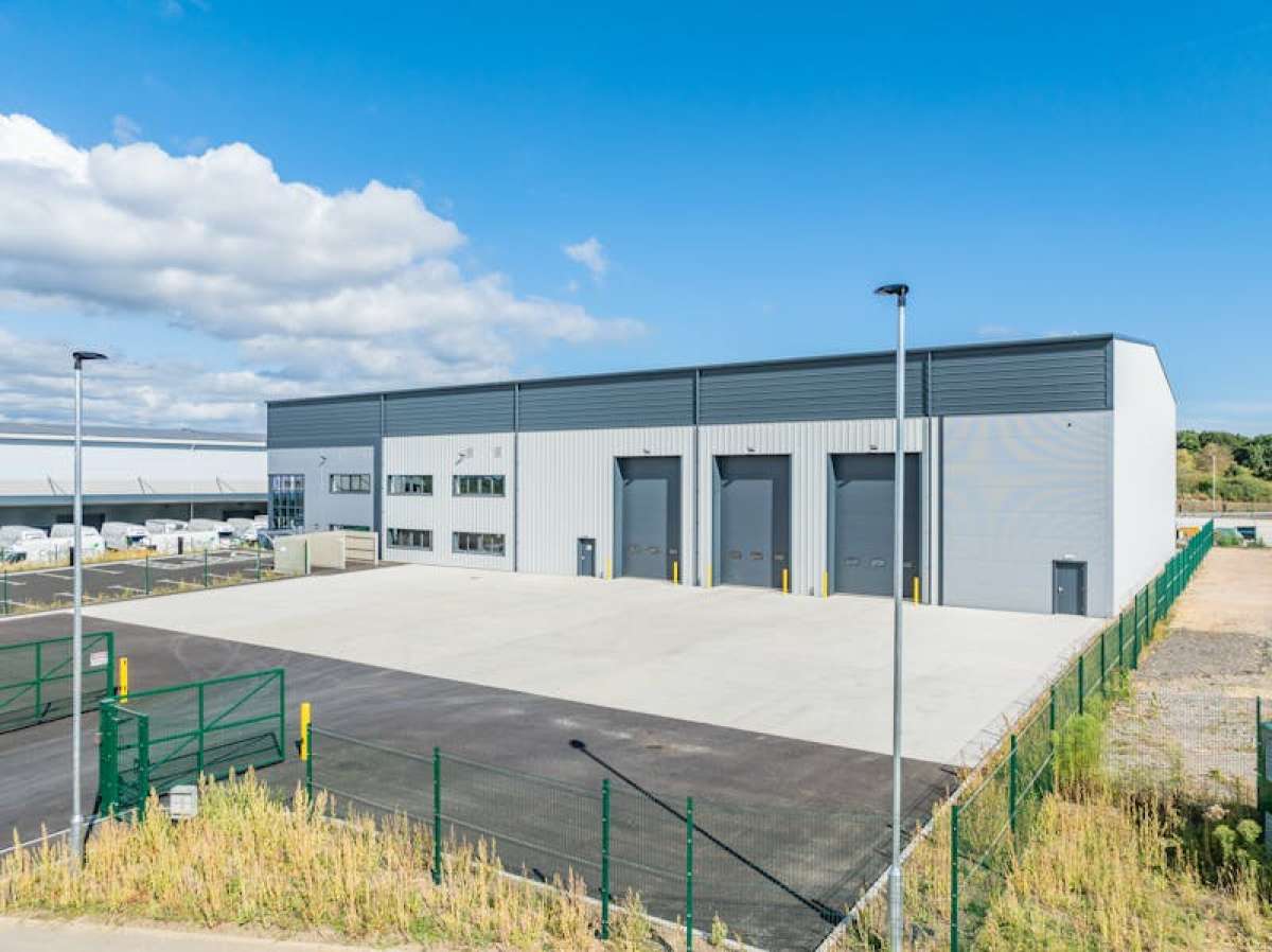 Industrial Unit in Poole - photo 4
