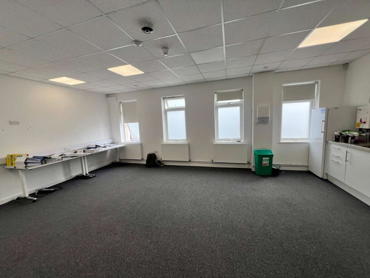 Industrial Unit in Croydon - photo 4