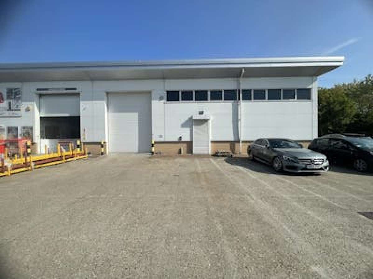 Industrial Unit in London - photo 2