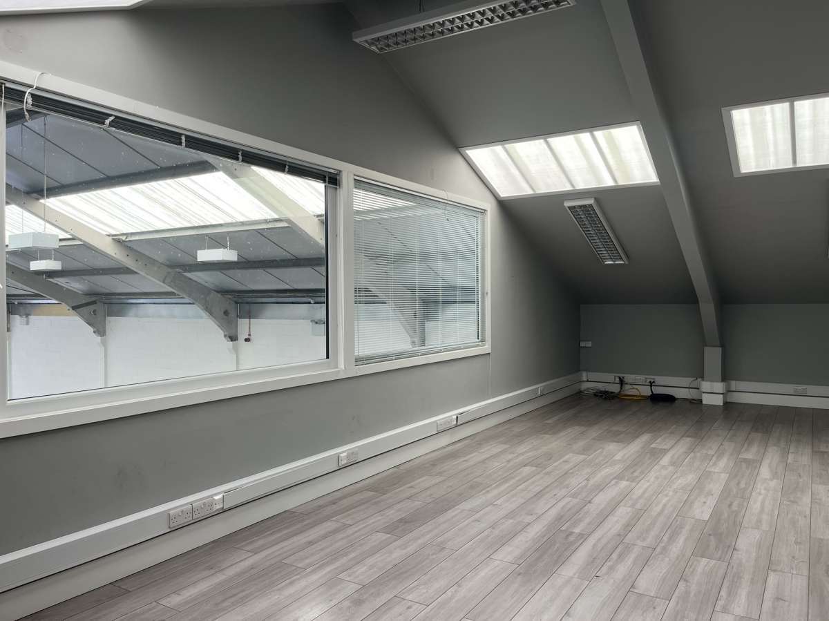 Industrial Unit in Edmonton - photo 4