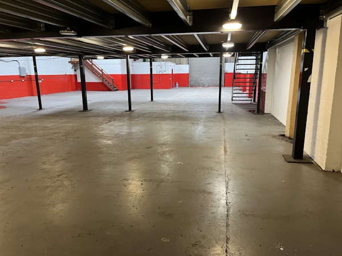 Industrial Unit in Warwick - photo 2