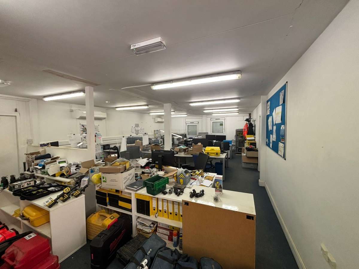 Industrial Unit in Middlefield Industrial Estate - photo 3